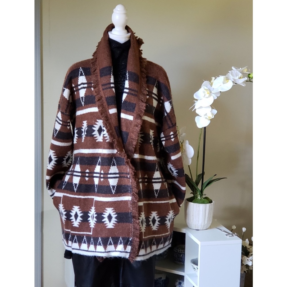 Brand New TAHARI beautifully pattened open  cardigan with fringes with tag